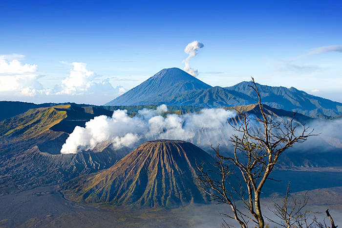 Tour Kawah Ijen-Bromo 2D1N